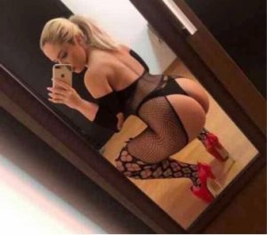 Shaymae rencontre coquine Luxeuil-les-Bains